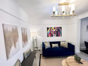 Modern 2 bed near mall and parking
